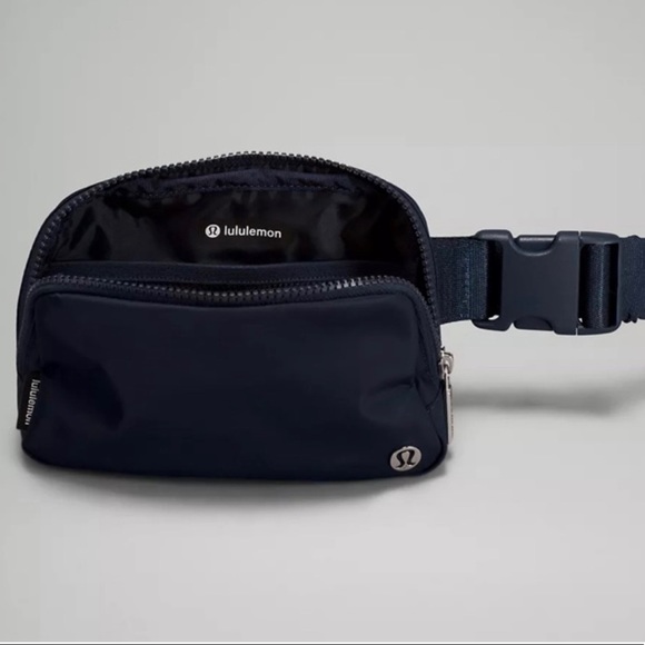 Lululemon everywhere belt bag - Picture 2 of 9